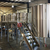 Attrezzatura per la produzione di birra in acciaio inossidabile 2000L Linea di produzione della birra Fabbricante di birra Attrezzatura per macchine automatiche in vendita